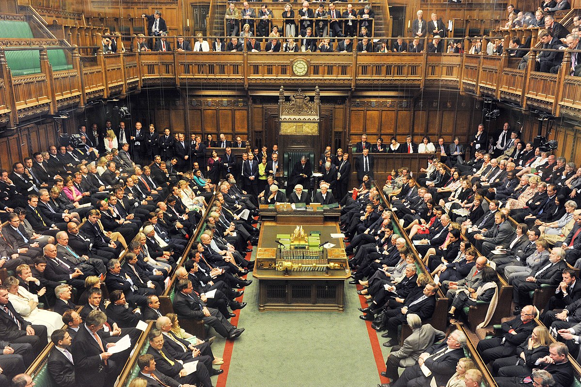 1200px-House_of_Commons_2010
